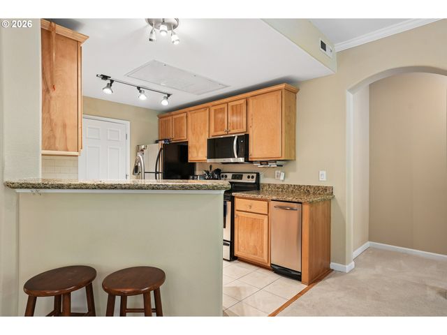 810 SPRINGTREE Ln, West Linn, OR 97068