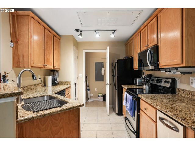 810 SPRINGTREE Ln, West Linn, OR 97068