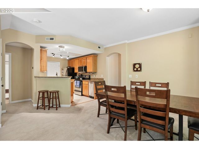 810 SPRINGTREE Ln, West Linn, OR 97068