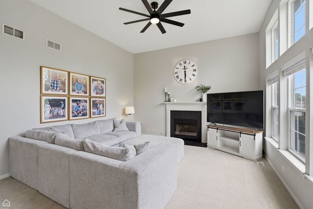 628 Manhattan Circle, Oswego, IL 60543