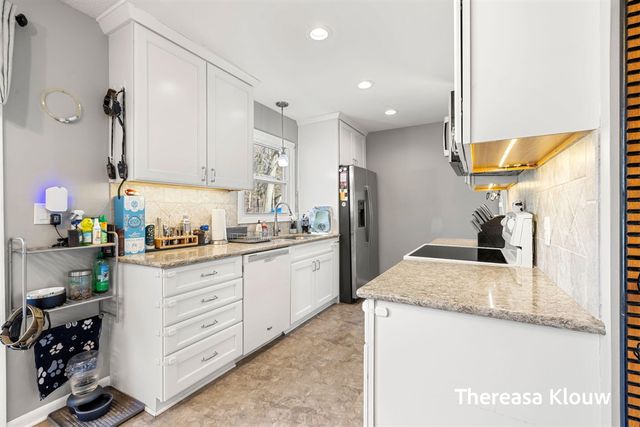 15701 Charles Court, Grand Haven, MI 49417