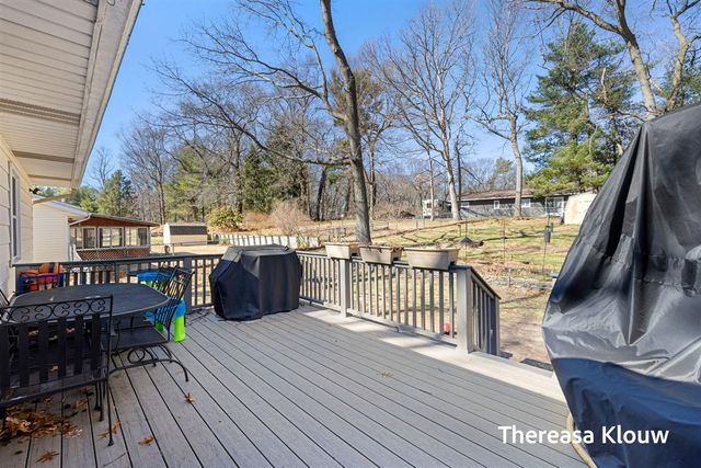 15701 Charles Court, Grand Haven, MI 49417