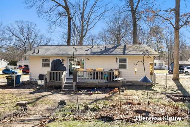 15701 Charles Court, Grand Haven, MI 49417