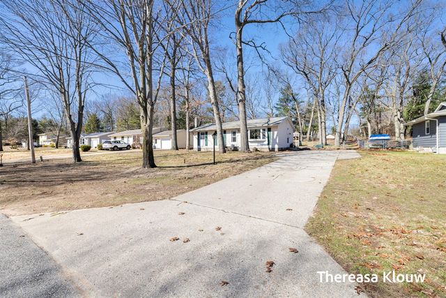 15701 Charles Court, Grand Haven, MI 49417