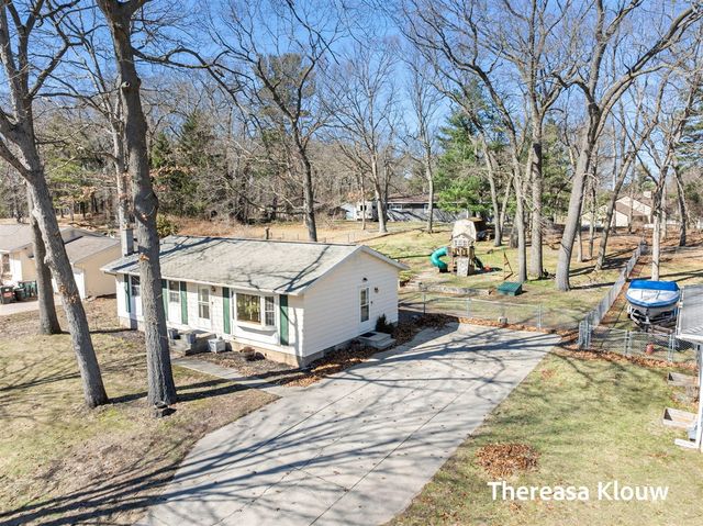 15701 Charles Court, Grand Haven, MI 49417