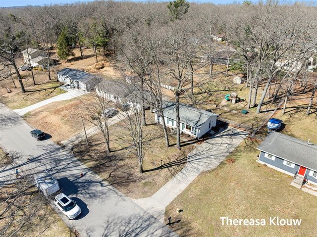 15701 Charles Court, Grand Haven, MI 49417