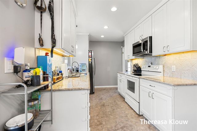 15701 Charles Court, Grand Haven, MI 49417