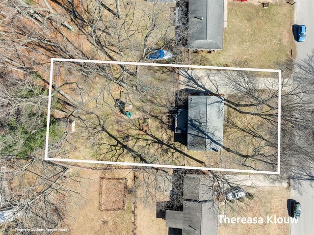 15701 Charles Court, Grand Haven, MI 49417