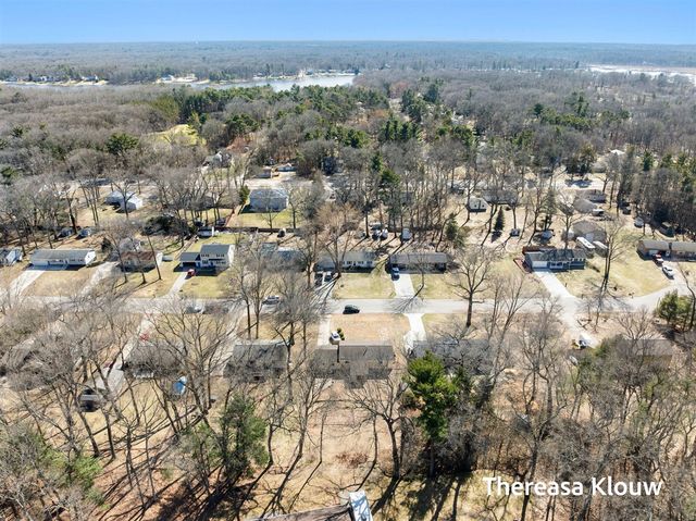 15701 Charles Court, Grand Haven, MI 49417