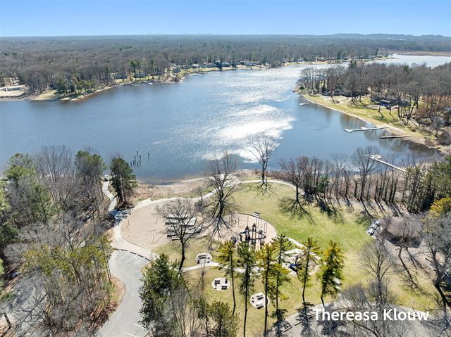 15701 Charles Court, Grand Haven, MI 49417