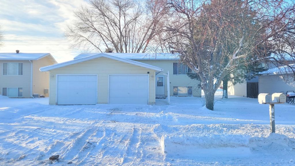 910-912 32nd Street N, Fargo, ND 58102