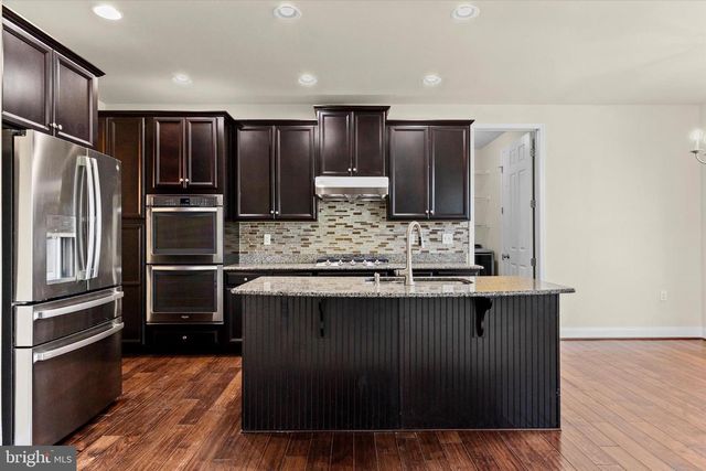 1002 KAVANAGH CIR, Red Lion, PA 17356