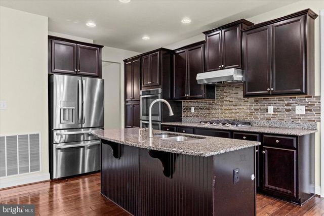 1002 KAVANAGH CIR, Red Lion, PA 17356