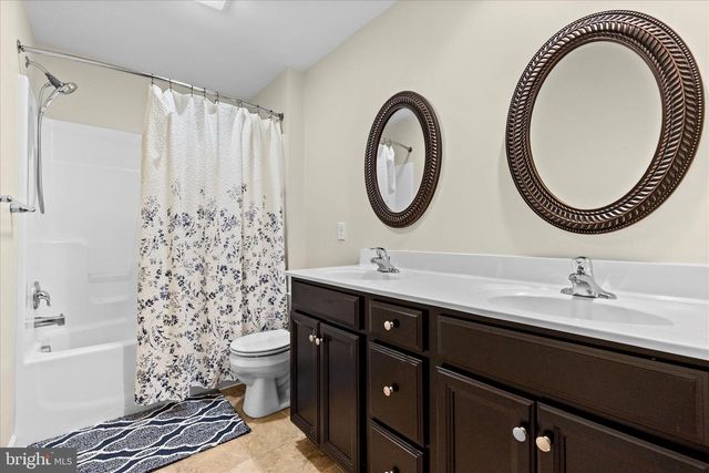 1002 KAVANAGH CIR, Red Lion, PA 17356