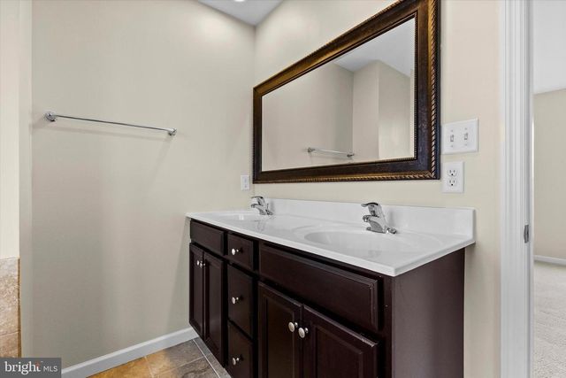 1002 KAVANAGH CIR, Red Lion, PA 17356