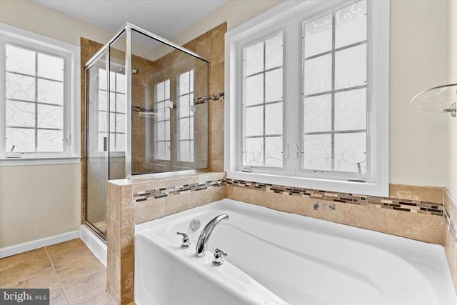 1002 KAVANAGH CIR, Red Lion, PA 17356