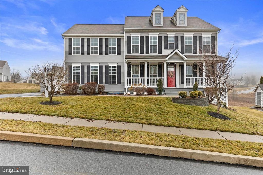 1002 KAVANAGH CIR, Red Lion, PA 17356