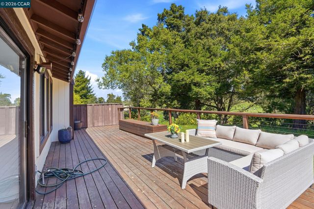 2122 Pinehurst Ct, El Cerrito, CA 94530