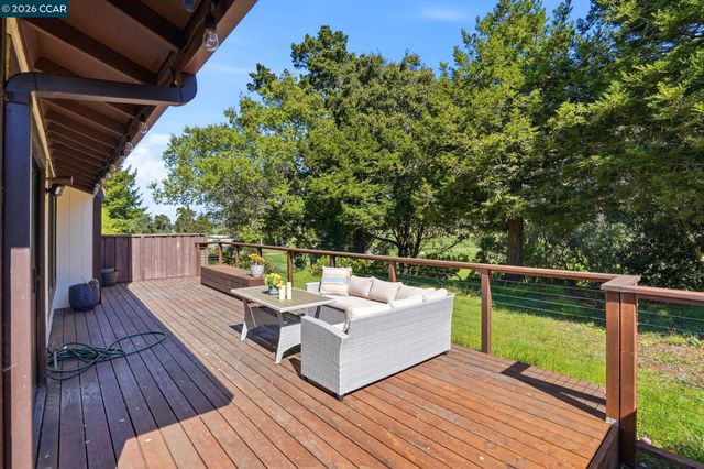 2122 Pinehurst Ct, El Cerrito, CA 94530