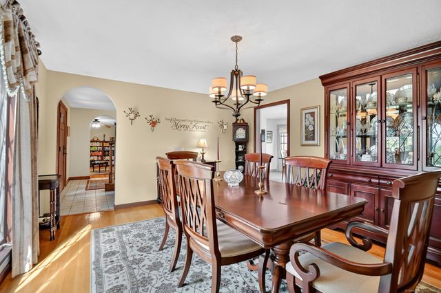 4 Sunset Drive, Wallingford, CT 06492