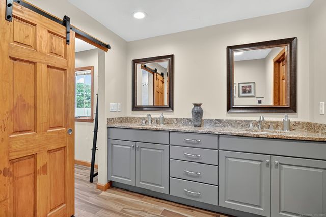 4 Sunset Drive, Wallingford, CT 06492
