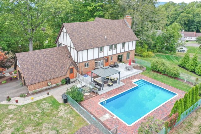 4 Sunset Drive, Wallingford, CT 06492