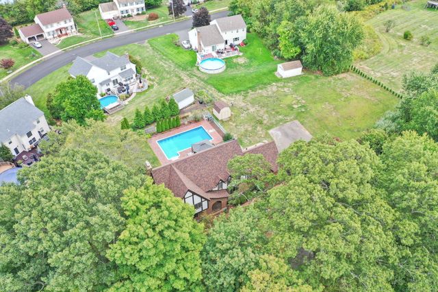 4 Sunset Drive, Wallingford, CT 06492