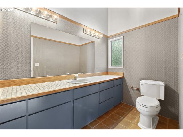 1993 FIRCREST Dr, Eugene, OR 97403