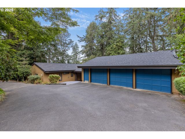 1993 FIRCREST Dr, Eugene, OR 97403