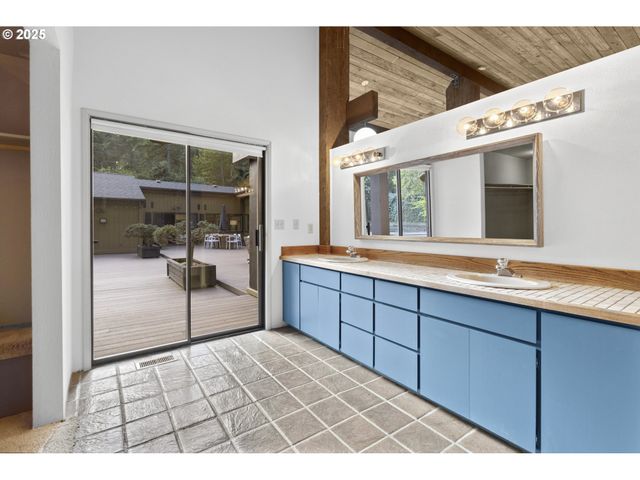 1993 FIRCREST Dr, Eugene, OR 97403