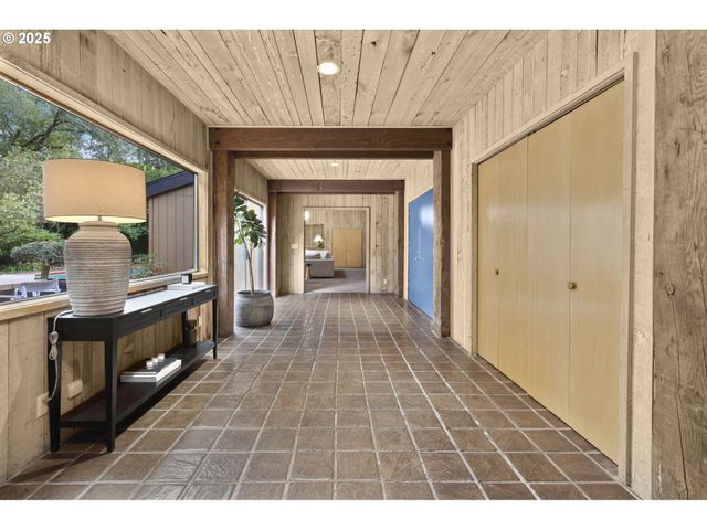 1993 FIRCREST Dr, Eugene, OR 97403