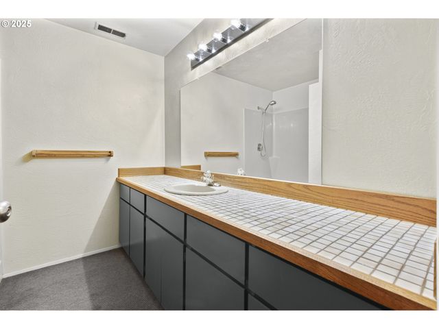 1993 FIRCREST Dr, Eugene, OR 97403