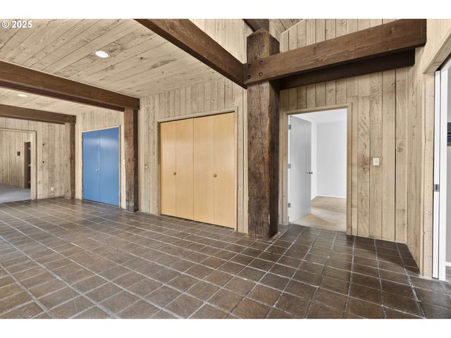 1993 FIRCREST Dr, Eugene, OR 97403