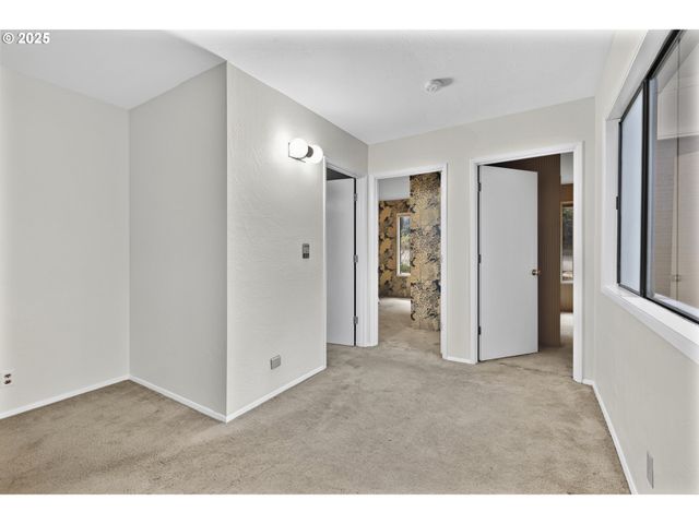 1993 FIRCREST Dr, Eugene, OR 97403