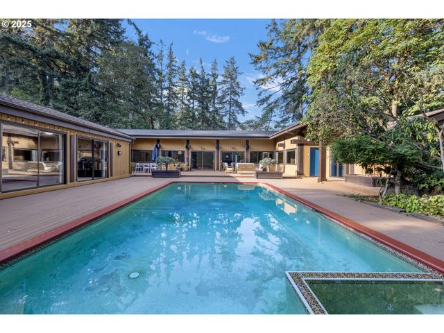 1993 FIRCREST Dr, Eugene, OR 97403