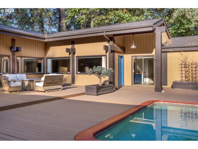 1993 FIRCREST Dr, Eugene, OR 97403