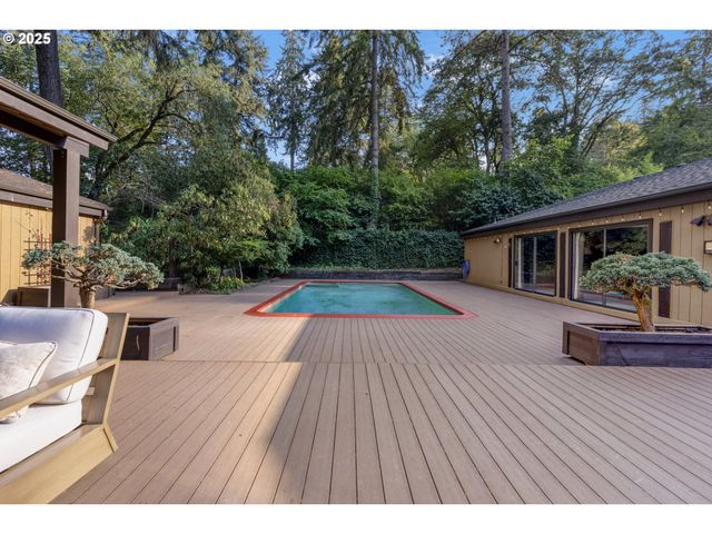 1993 FIRCREST Dr, Eugene, OR 97403