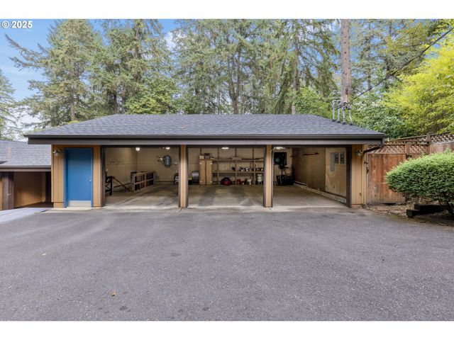 1993 FIRCREST Dr, Eugene, OR 97403