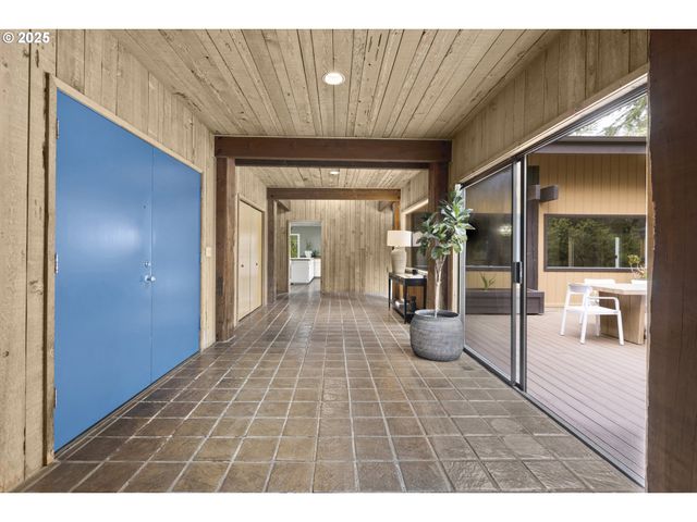 1993 FIRCREST Dr, Eugene, OR 97403
