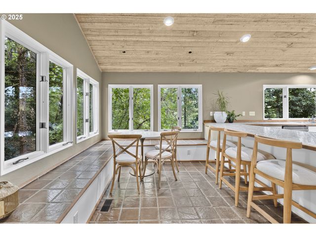 1993 FIRCREST Dr, Eugene, OR 97403
