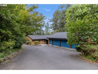 1993 FIRCREST Dr, Eugene, OR 97403