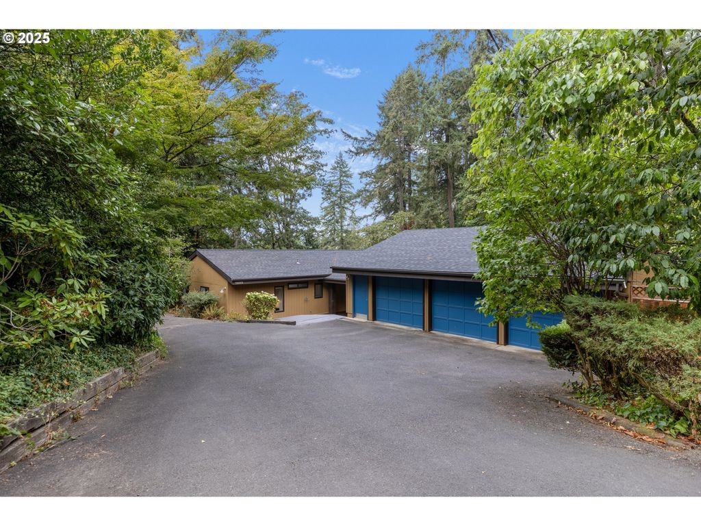1993 FIRCREST Dr, Eugene, OR 97403