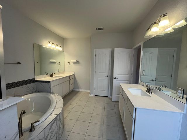 121 Red Granite RD, Georgetown, TX 78633