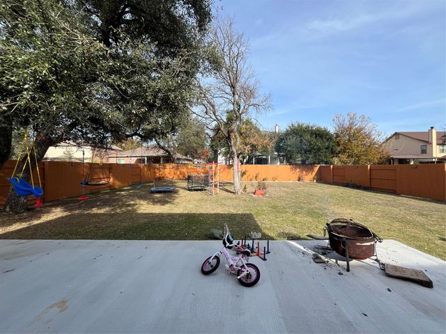 121 Red Granite RD, Georgetown, TX 78633