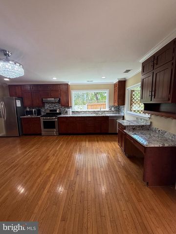 816 CROTHERS LN, Rockville, MD 20852