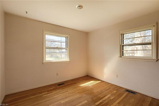 6 Karen DR, Newport News, VA 23608