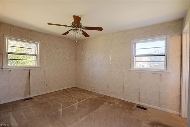 6 Karen DR, Newport News, VA 23608