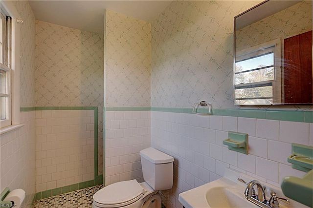 6 Karen DR, Newport News, VA 23608