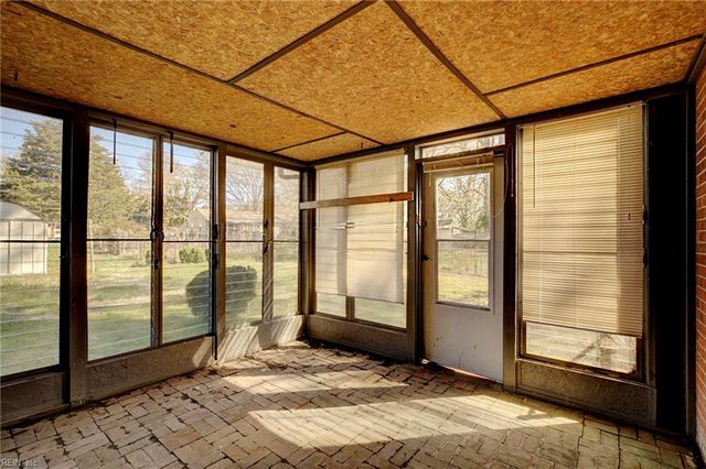 6 Karen DR, Newport News, VA 23608