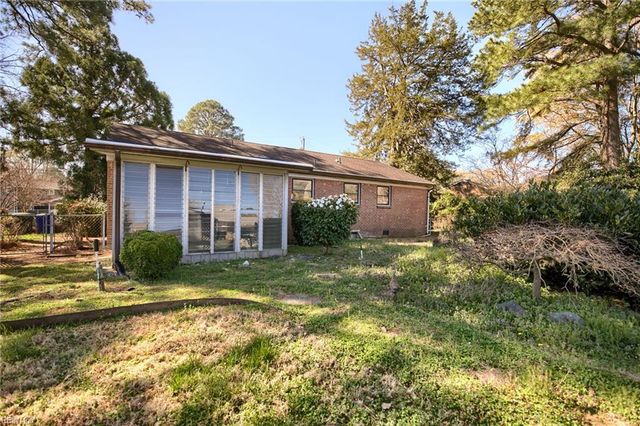 6 Karen DR, Newport News, VA 23608